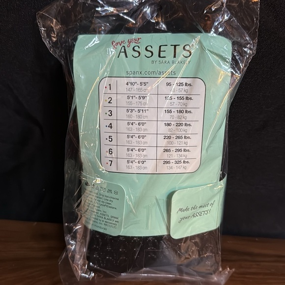 Assets by Spanx Black Shaping Textured, Wish Bone Tights, size 4 - Picture 2 of 3